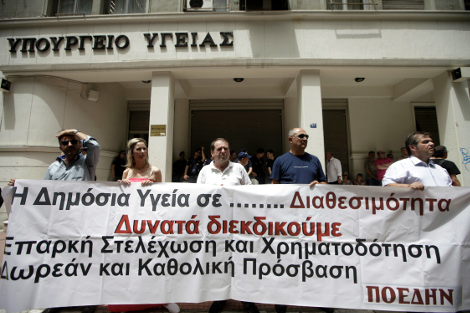 Στο Υπουργειο Υγείας γιατροί και νοσηλευτικό προσωπικό [εικόνες]