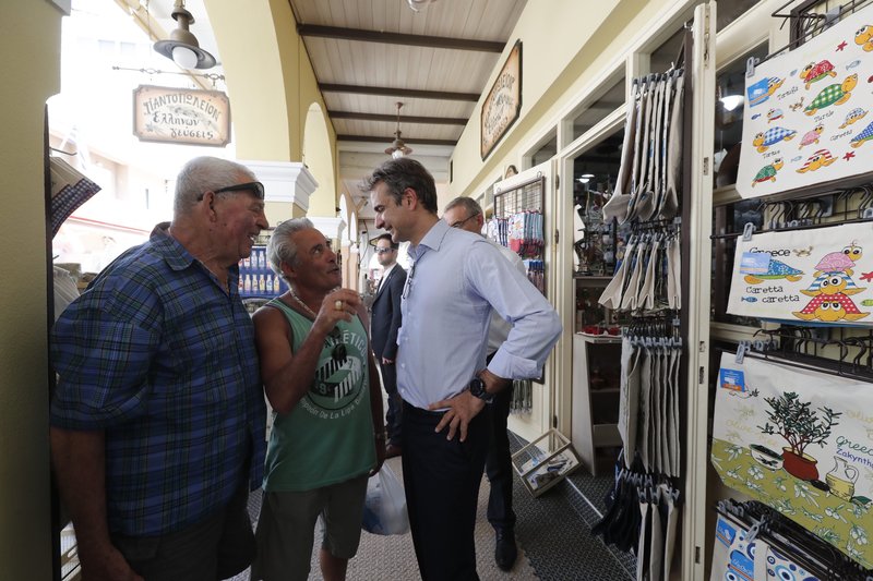 Εξω από κατάστημα στην αγορά της Ζακύνθου