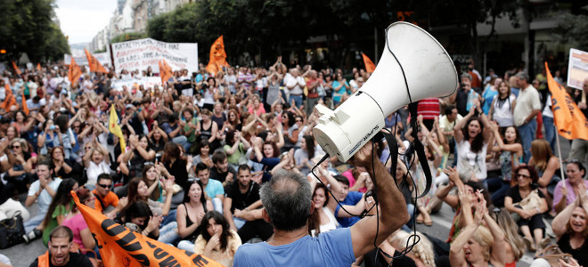 Τα συνδικάτα προειδοποιούν: «Ούτε φαγητό ούτε νερό από χέρι χρυσαυγίτη»