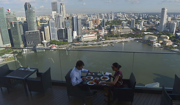 H θέα από εστιατόριο του Marina Bay Sands