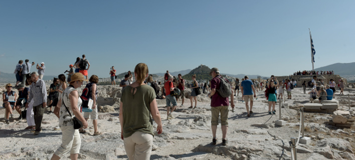 «Σφύζει» από τουρίστες η Αθήνα, EUROKINISSI/ ΤΑΤΙΑΝΑ ΜΠΟΛΑΡΗ