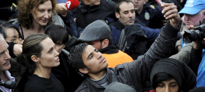 Η selfie της Αντζελίνα Τζολί με πρόσφυγα [εικόνες]