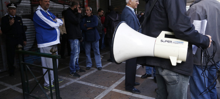 Συγκέντρωση διαμαρτυρίας δημάρχων στο υπουργείο Εργασίας Fok-708