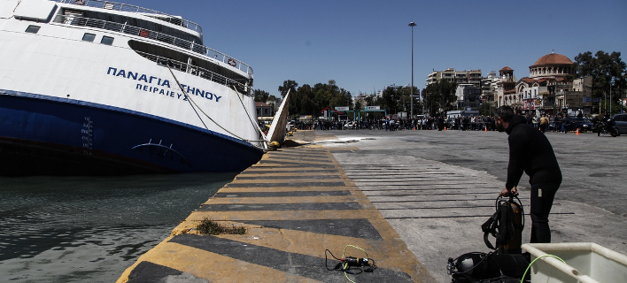 Πειραιάς: Ξεκινά η ανέλκυση του πλοίου «Παναγία Τήνου» Panagia-708