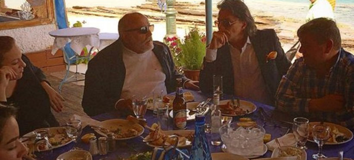 Ψινάκης-Κουρουμπλής για φαγητό στο Μαραθώνα -Γιατί ο δήμαρχος πίστευε ότι θα φάει μπούφλα [εικόνα]
