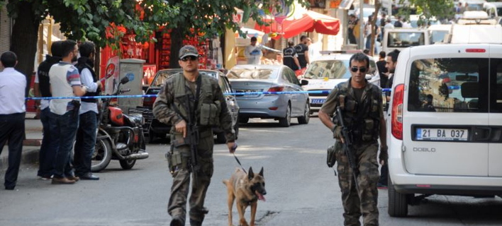 ΔΥΟ ΝΕΚΡΟΙ ΣΤΡΑΤΙΩΤΕΣ Τουρκία: Και δεύτερη επίθεση σημειώθηκε την Τρίτη -Από Κούρδους αντάρτες, στο Ντιγιαρμπακίρ    Πηγή: Τουρκία: Και δεύτερη επίθεση σημειώθηκε την Τρίτη -Από Κούρδους αντάρτες, στο Ντιγιαρμπακίρ  Turrrk-708