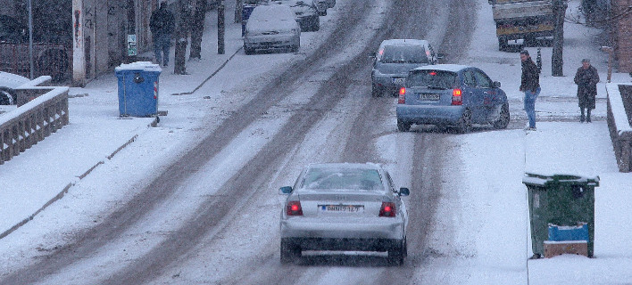 Τι πρέπει να κάνουν οδηγοί και πεζοί όταν υπάρχει παγετός στους δρόμους Xionia-troxaia-odigoi-708