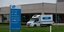 Φορτηγό ψυγείο αναχωρεί απότ τη μονάδα της Pfizer στο Βέλγιο