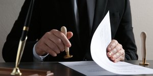 Κυβέρνηση και συμβολαιογράφοι συμφώνησαν για την ψηφιοποίηση της διαδικασίας μεταβίβασης ακινήτων