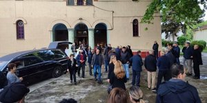 Το τελευταίο αντίο είπαν στον Νίκο Παλαιοκώστα συγγενείς και φίλοι στα Τρίκαλα