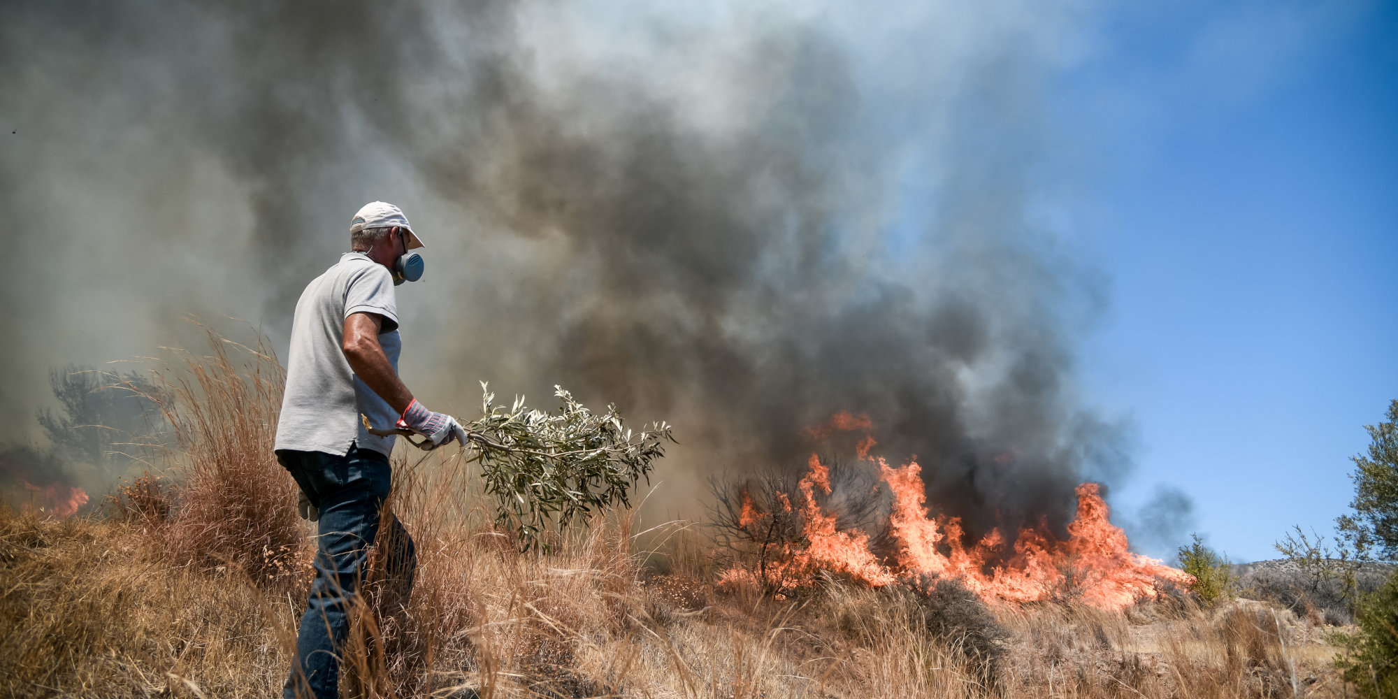 Φωτιά στα Βίλια Αττικής: Μήνυμα από το 112, «εκκενώστε ...