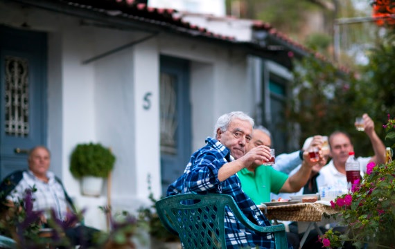 Huffington Post: Τα μαθήματα υγείας και μακροζωίας που παραδίδουν οι Έλληνες [εικόνες]  | iefimerida.gr 8