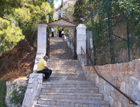 Αγιοι Ισίδωροι -Ενα άγνωστο εκκλησάκι στον Λυκαβηττό που μοιάζει ...