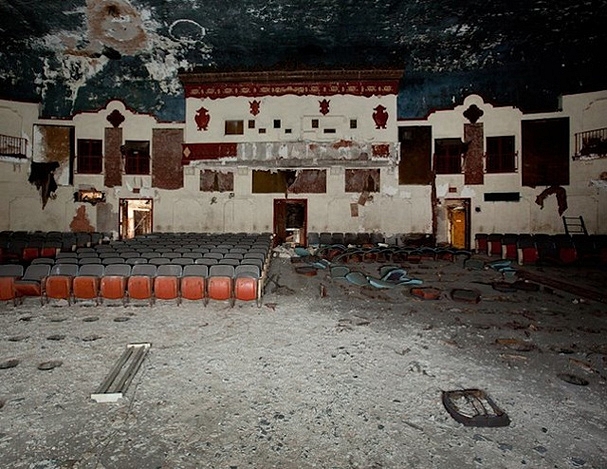 Εντυπωσιακές ερειπωμένες κινηματογραφικές αίθουσες: Από το Λονδίνο ως το Ντιτρόιτ η χαμένη γοητεία της μικρής οθόνης [εικόνες] | iefimerida.gr 28