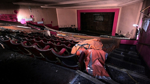 Εντυπωσιακές ερειπωμένες κινηματογραφικές αίθουσες: Από το Λονδίνο ως το Ντιτρόιτ η χαμένη γοητεία της μικρής οθόνης [εικόνες] | iefimerida.gr 38