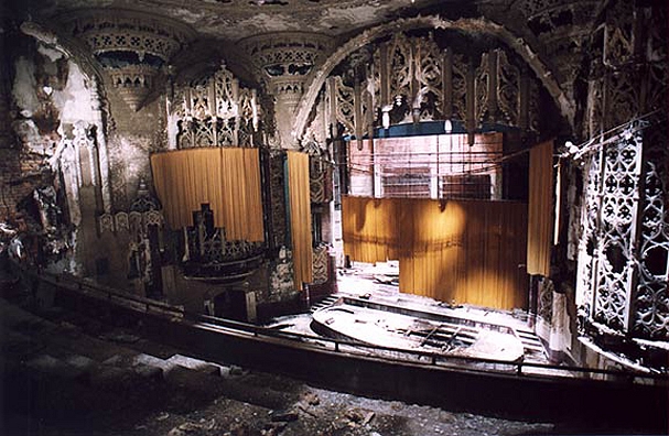 Εντυπωσιακές ερειπωμένες κινηματογραφικές αίθουσες: Από το Λονδίνο ως το Ντιτρόιτ η χαμένη γοητεία της μικρής οθόνης [εικόνες] | iefimerida.gr 54