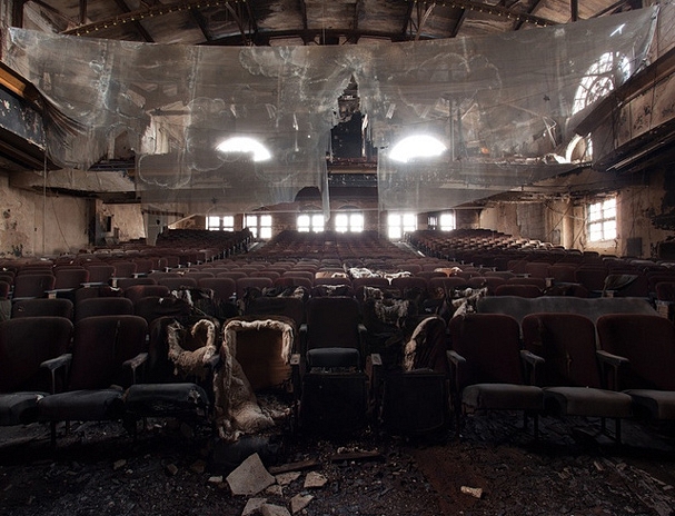Εντυπωσιακές ερειπωμένες κινηματογραφικές αίθουσες: Από το Λονδίνο ως το Ντιτρόιτ η χαμένη γοητεία της μικρής οθόνης [εικόνες] | iefimerida.gr 7