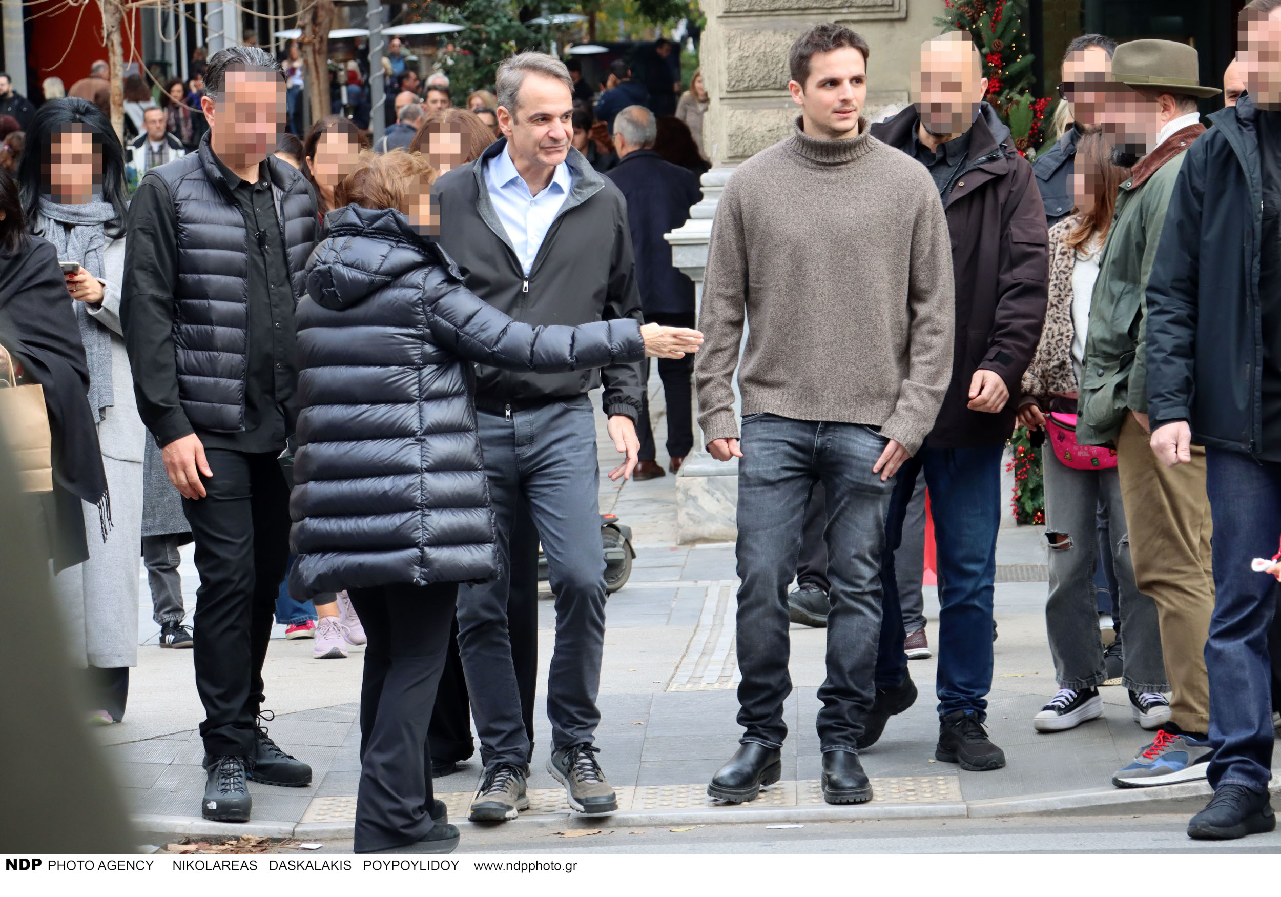 This image has an empty alt attribute; its file name is kyriakos-mitsotakis-gios-volta-athina.jpg