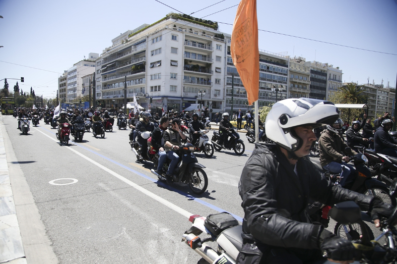 Διαδήλωση των ντελιβαράδων στο κέντρο της Αθήνας