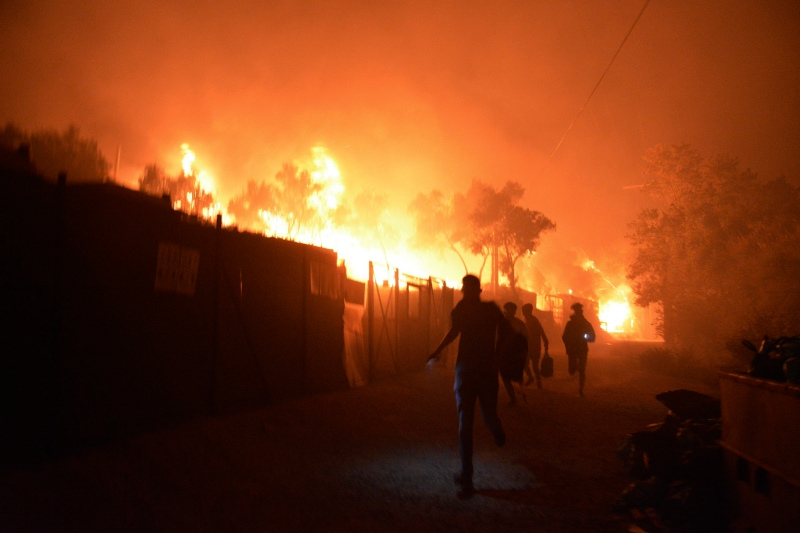 Fire in Moria man running to escape the flames