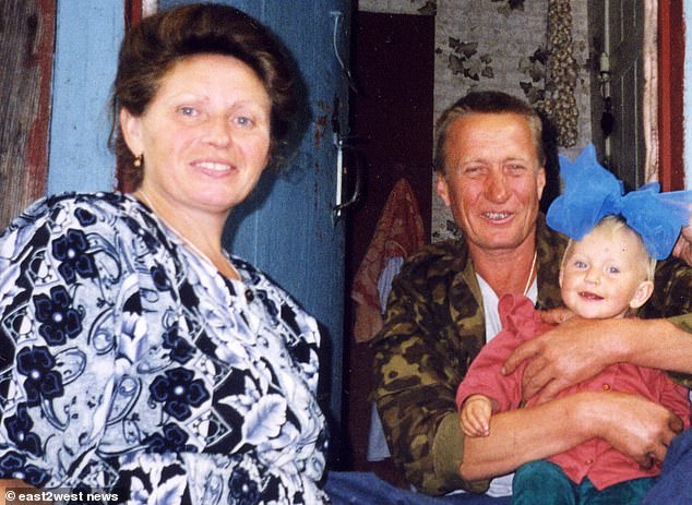 Η Μαρίκα και οι γονείς της συνέχισαν να ζουν στην περιοχή που επλήγη από τη ραδιενέργεια μετά το ατύχημα του Τσέρνομπιλ