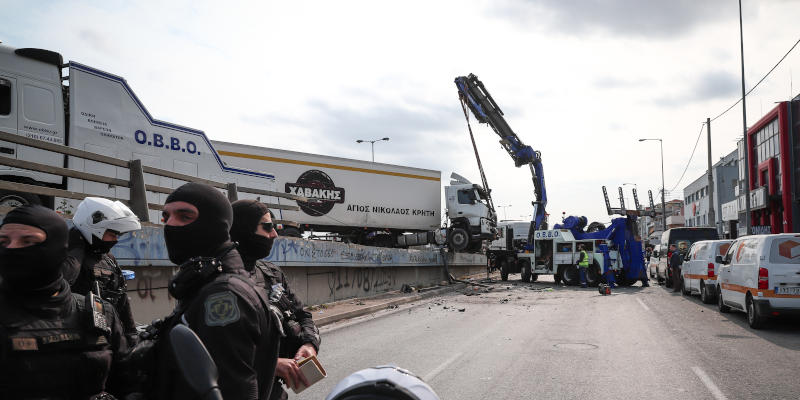 The two streams of the avenue in the direction of Piraeus are closed.