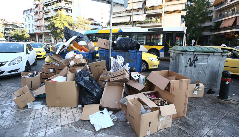 Στο ίδιο έργο θεατές οι πολίτες -Ομηροι των σκουπιδιών και των απεργιών στην καθαριότητα