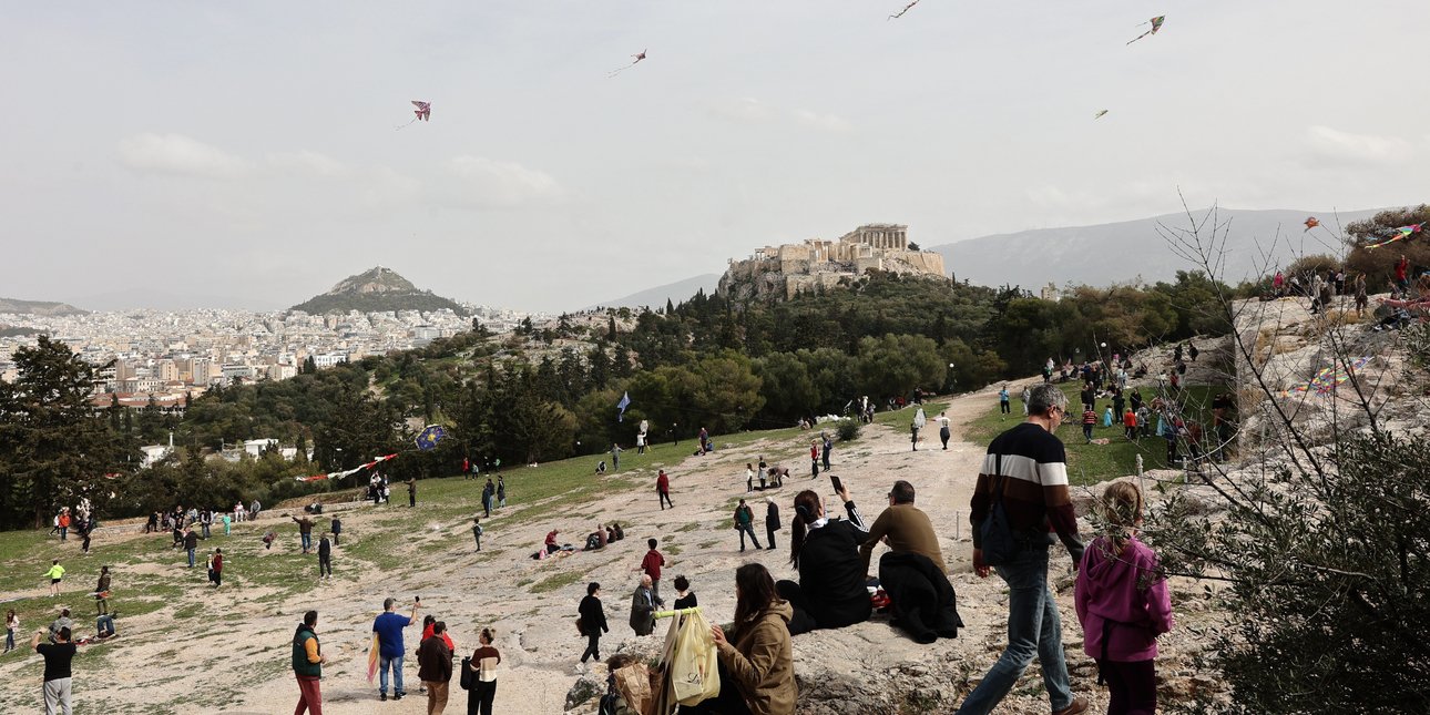 Πέταγμα χαρταετού στο λόφο Φιλοπάππου