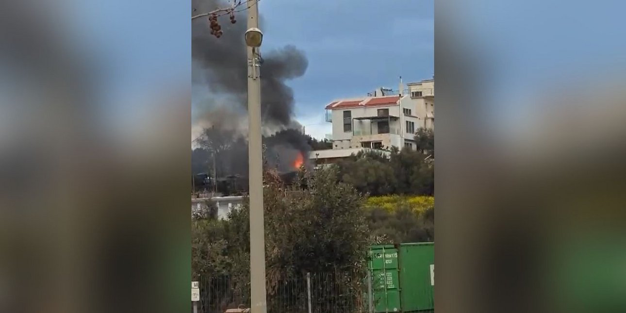 Φωτιά σε σπίτι στην Παιανία -Μεγάλη κινητοποίηση της Πυροσβεστικης