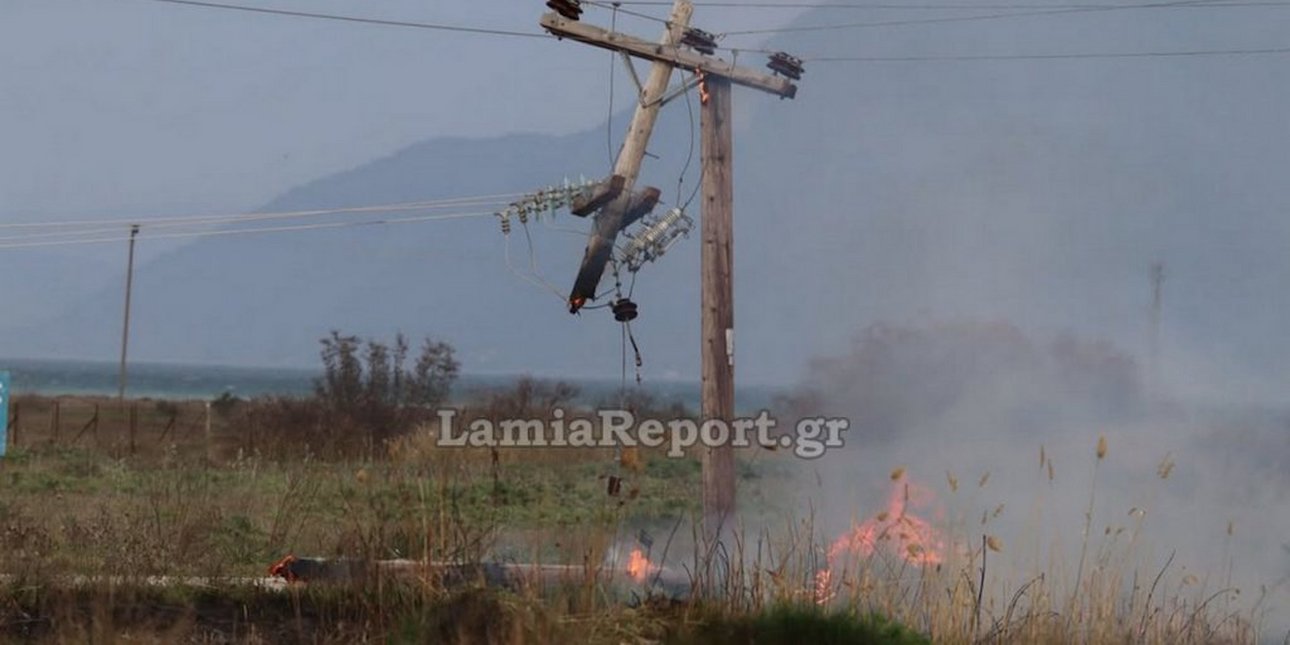 Φωτιά σε στύλο της ΔΕΗ σε περιοχή της Φθιώτιδας