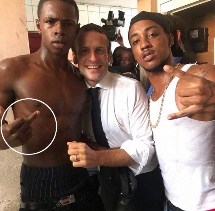 macron1_20.jpg