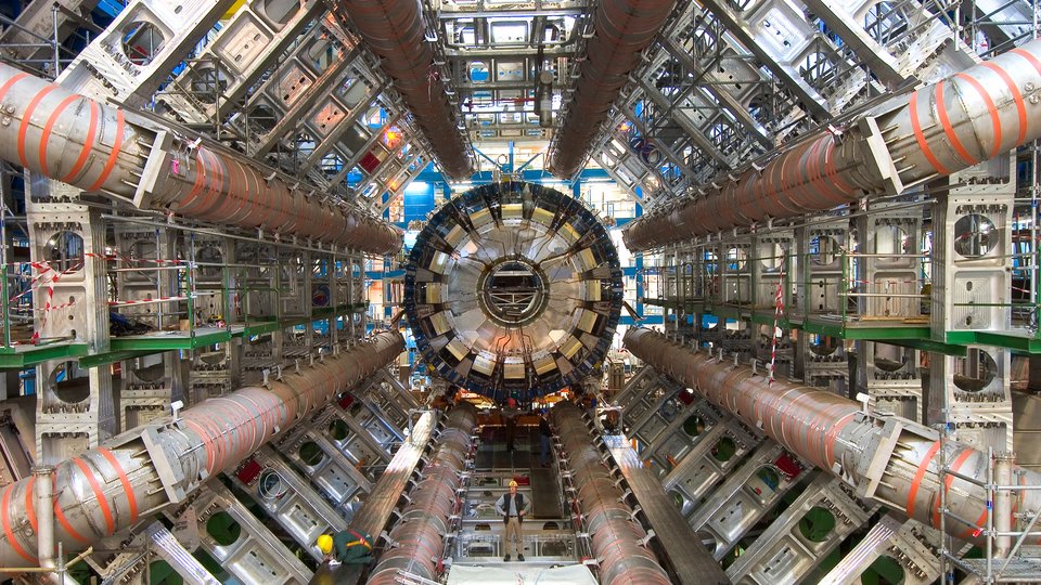 Περιπλανηθείτε στα πειράματα του CERN Μέσα από απίθανο, διαδραστικό