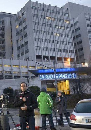 Απίστευτο θράσος από δημοσιογράφο -Φόρεσε ράσα και επιχείρησε να επισκεφτεί ως παπάς τον Σουμάχερ στην εντατική | iefimerida.gr 0
