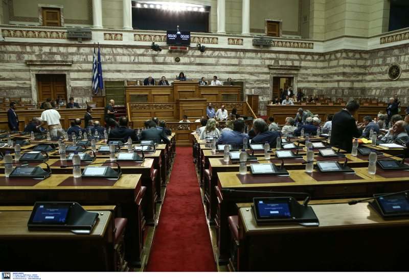 Πρεμιέρα με αντιδράσεις για το πολυνομοσχέδιο στη Βουλή -Διαδικασίες εξπρές και στα... αγγλικά! | iefimerida.gr 1