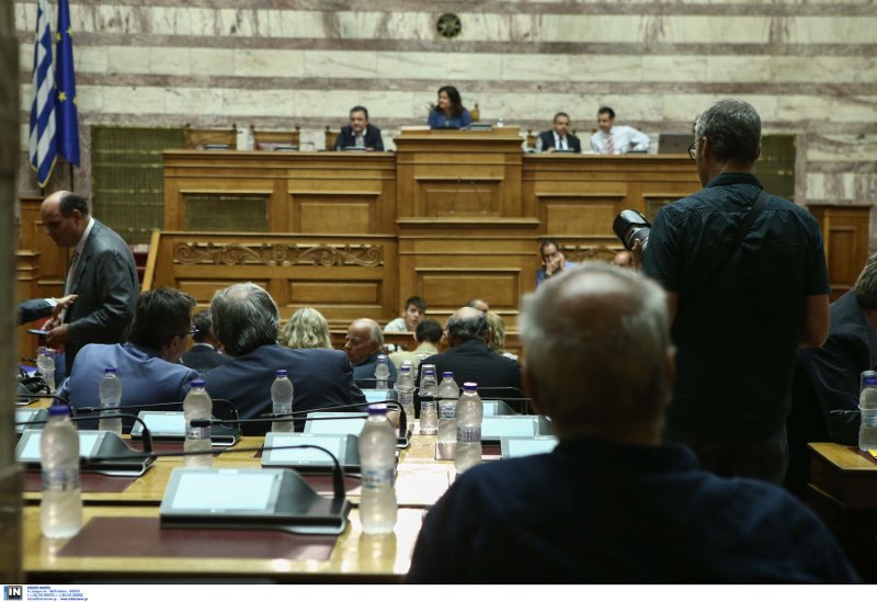 Πρεμιέρα με αντιδράσεις για το πολυνομοσχέδιο στη Βουλή -Διαδικασίες εξπρές και στα... αγγλικά! | iefimerida.gr 0