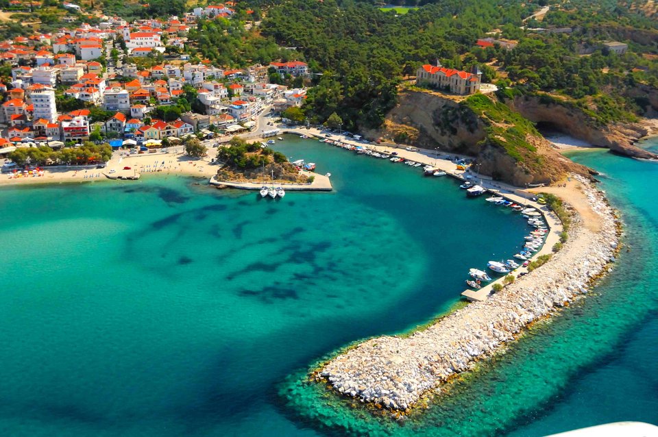 Βούλγαροι και Ρουμάνοι στην Καβάλα για το Πάσχα -Ελάχιστοι οι Τούρκοι | iefimerida.gr 0