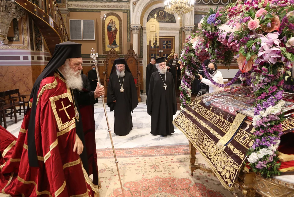 Η Ακολουθία του Επιταφίου στη Μητρόπολη Αθηνών / Φωτογραφία: Eurokinissi: ΧΡΗΣΤΟΣ ΜΠΟΝΗΣ