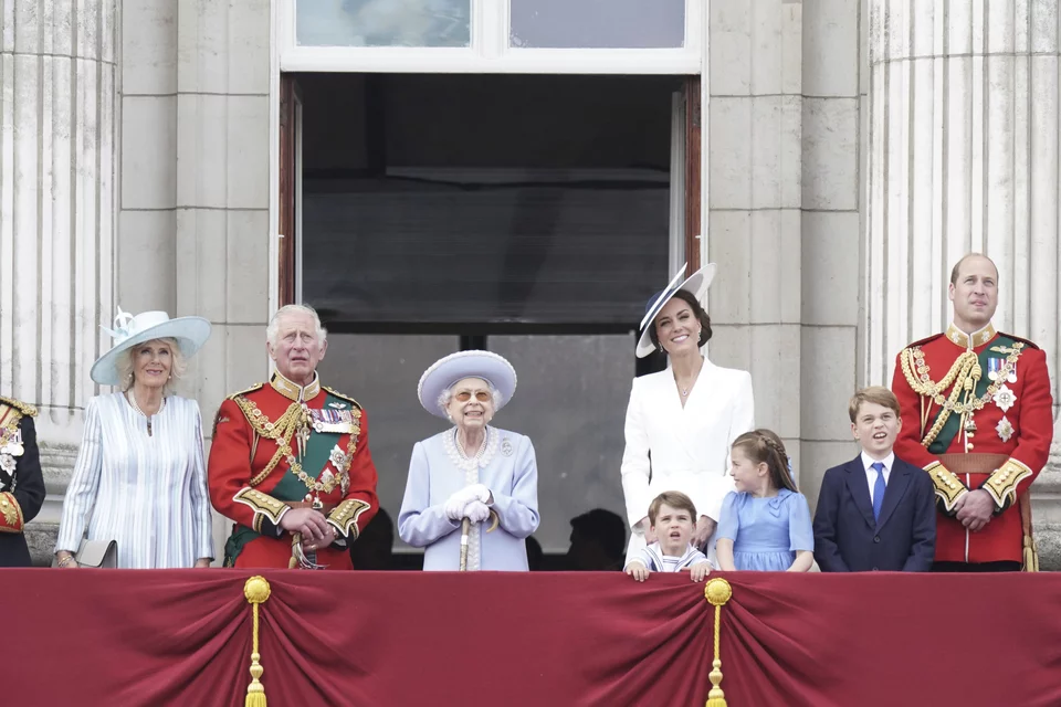 Familja mbretërore në Pallatin Buckingham