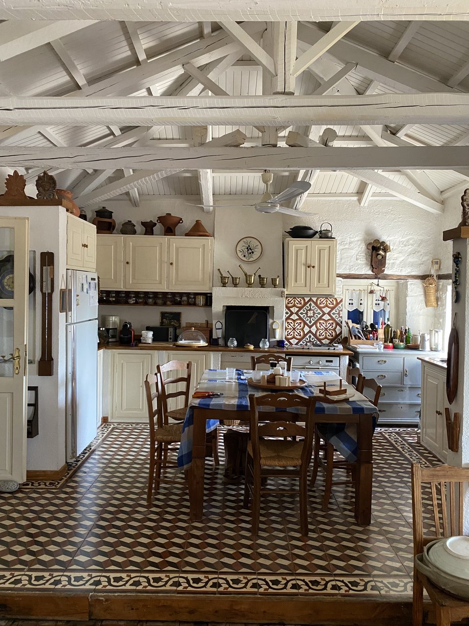 Η υπέροχη country style κουζίνα της αγροικίας.
