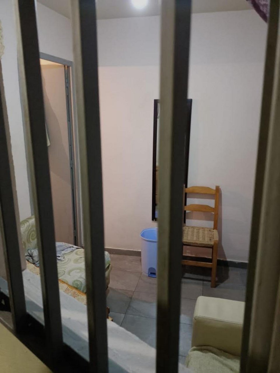 Χώρος από τον έναν εκ των έξι οίκων ανοχής που χρησιμοποιούσαν παράνομα οι δράστες