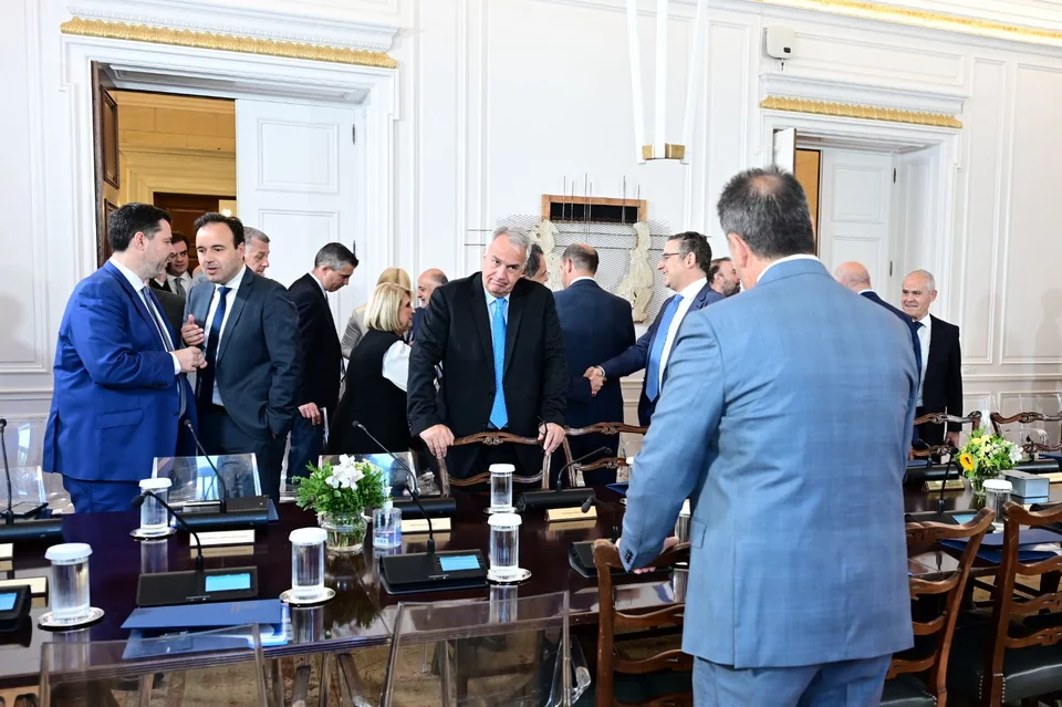 Το πηγαδάκι Παπαστεργίου-Κοντογεώργη (υφυπουργός παρά τω πρωθυπουργώ) και η εκ του μακρόθεν συζήτηση των υπουργών Επικρατείας Βορίδη-Παπασταύρου 