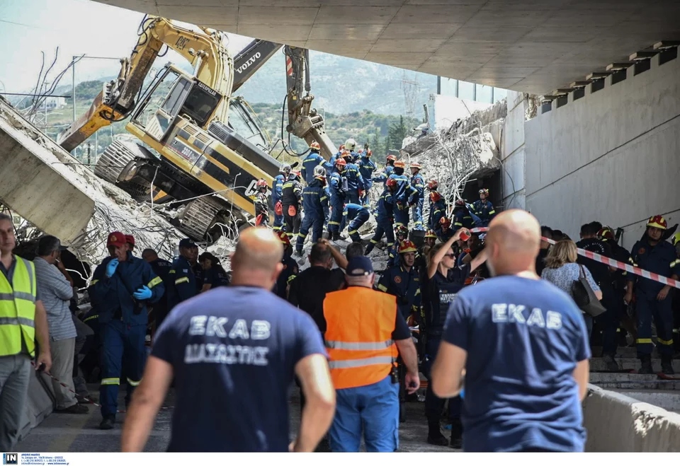 Τραγωδία στην Περιμετρική της Πάτρας από την κατάρρευση τμήματος γέφυρας -Νεκροί, τραυματίες και εγκλωβισμένοι