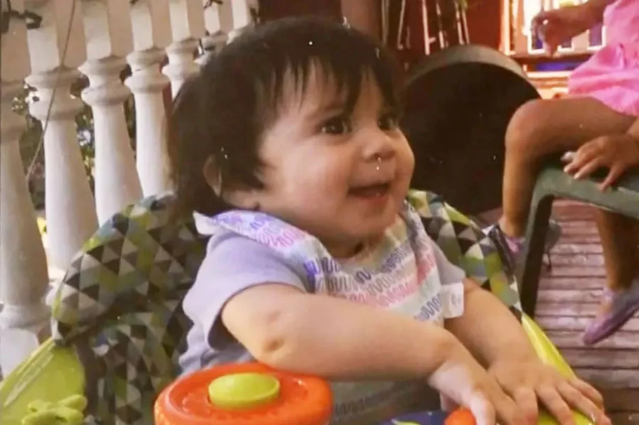 Η μόλις 16 μηνών Τζέιλιν βρέθηκε νεκρή από πείνα και αφυδάτωση μέσα σε παιδικό πάρκο στο σπίτι της ασυνείδητης μητέρας στο Κλίβελαντ
