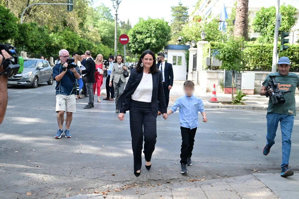 Η νέα υπουργός Εργασίας Νίκη Κεραμέως με τον γιο της / Φωτογραφία: Eurokinissi-ΜΠΟΛΑΡΗ ΤΑΤΙΑΝΑ 
