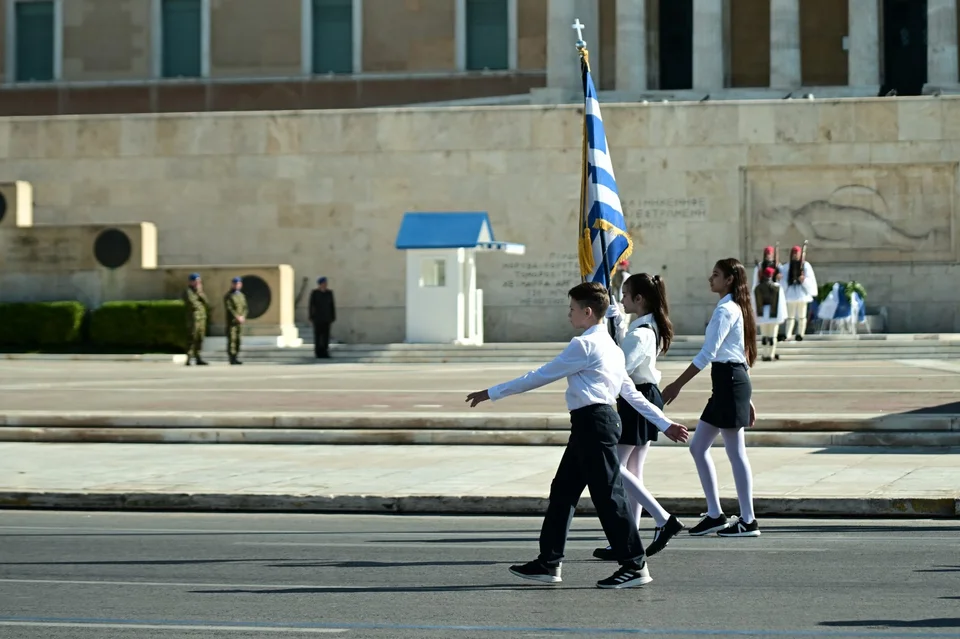 Της παρέλασης για την 28η Οκτωβρίου προηγήθηκε η ανάκρουση του Εθνικού Υμνου και κατάθεση στεφάνων στο μνημείο του Άγνωστου Στρατιώτη