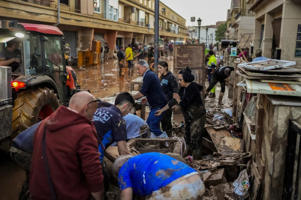 Βιβλικές καταστροφές στη Βαλένθια λόγω των ισχυρών βροχοπτώσεων / Φωτογραφία AP 