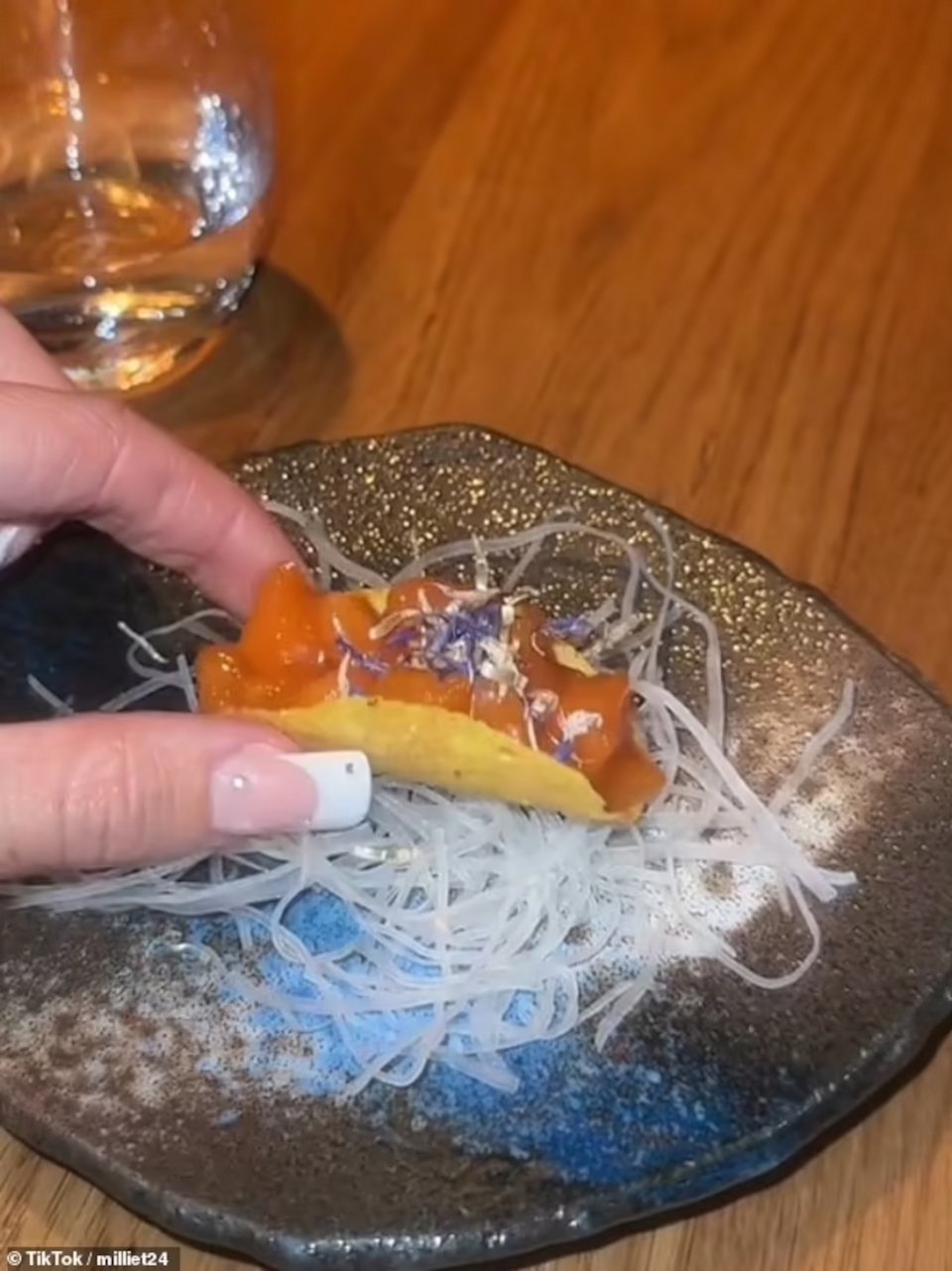 Το μικροσκοπικό taco που παρήγγειλε η influencer
