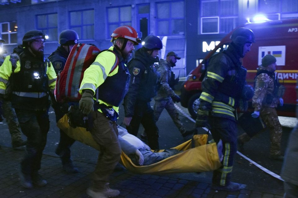 Τέσσερις άνθρωποι παραμένουν θαμμένοι κάτω από τα συντρίμμια, 22 τραυματιστηκαν