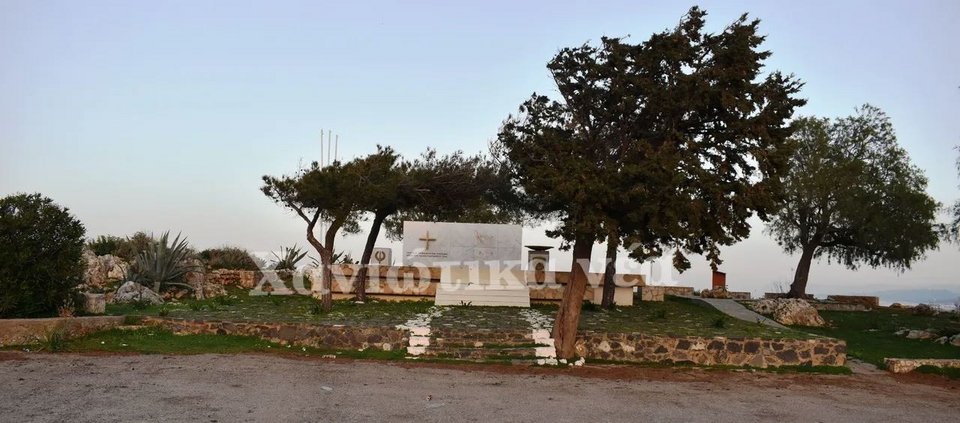 Το μνημείο μετά την κλοπή