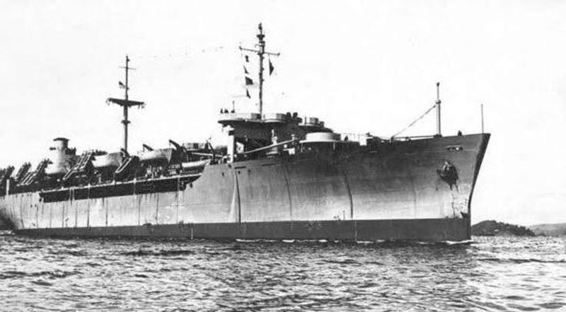 Το Ourang Medan έπιασε φωτιά μυστηριωδώς και εξερράγη λίγο μετά τον εντοπισμό του από δύο αμερικανικά σκάφη.